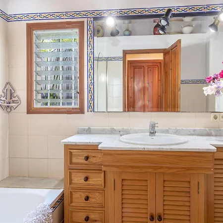 Villa Traditional Charm With Private Pool