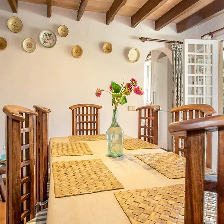 Traditional Charm With Private Pool *