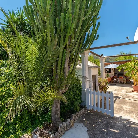 Traditional Charm With Private Pool